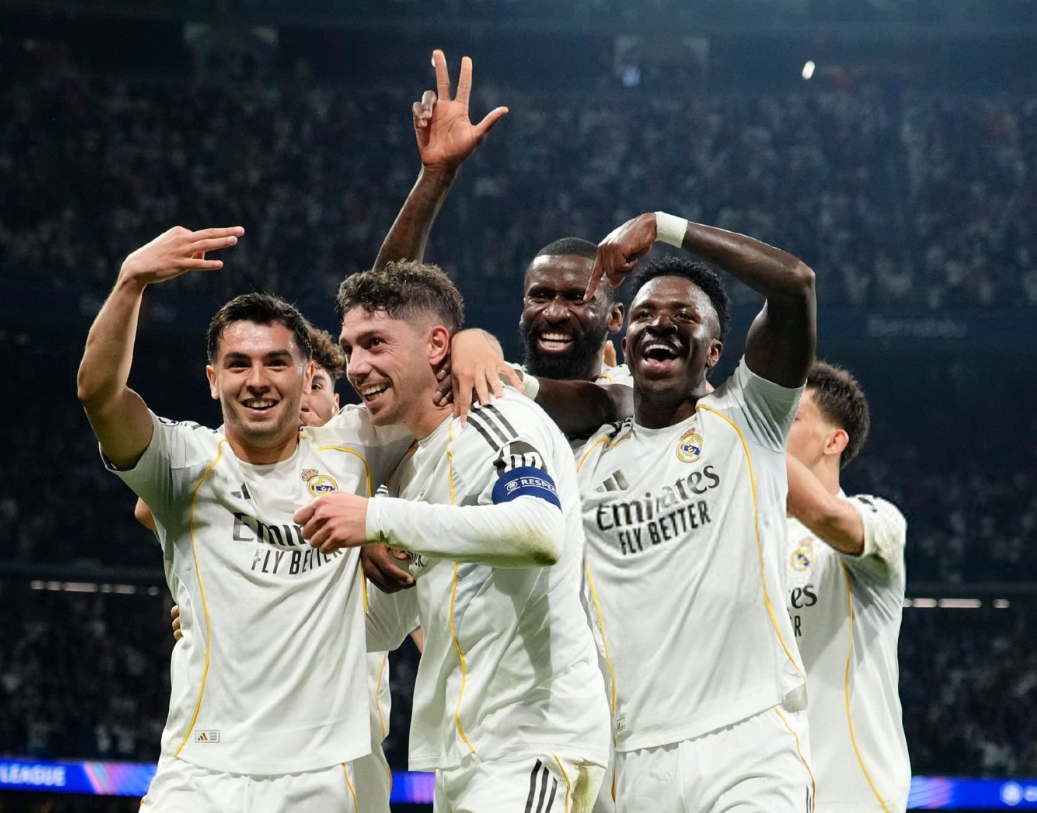 库尔图瓦封神熊皇失点，巴尔韦德戴帽比肩梅西，皇马3-0大胜曼城