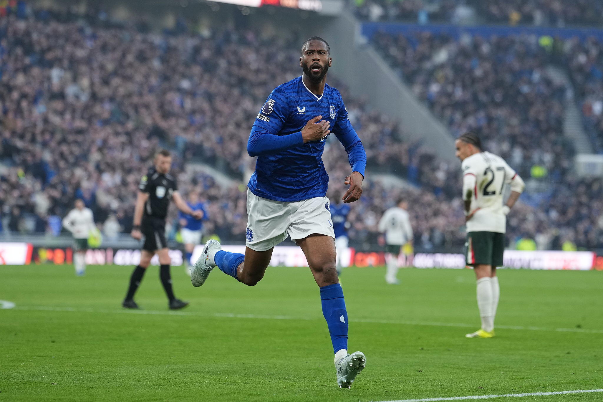 欧冠历史战绩-英超：贝托2射1传 切尔西0-3埃弗顿各赛事4连败